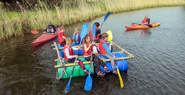 Raft
                            race