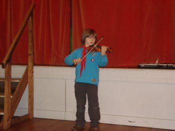 Beaver playing violin